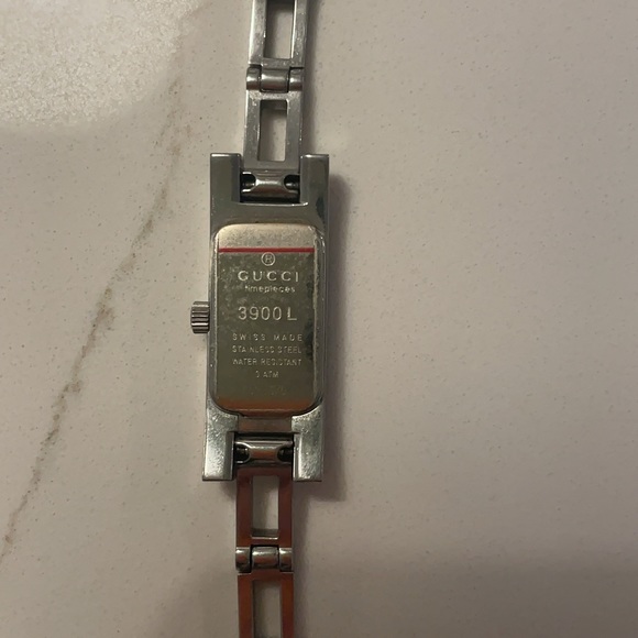 *SOLD* 3900L Vintage Gucci Watch - Picture 6 of 8